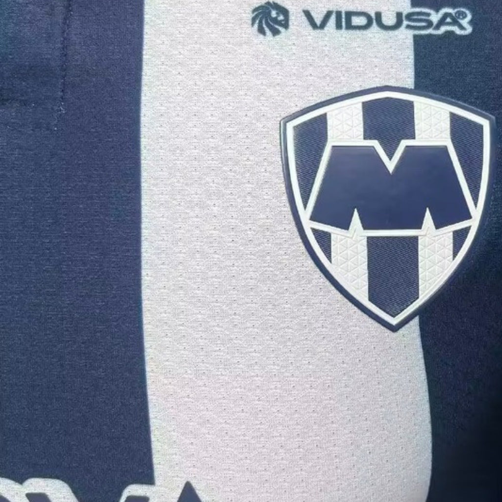 Monterrey 2026 Local Edición Jugador - detalle escudo