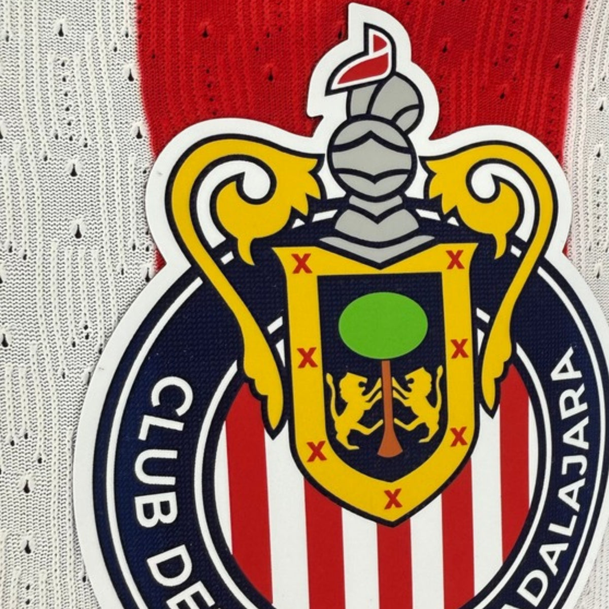 Chivas 2026 Local Edición Jugador - detalle escudo